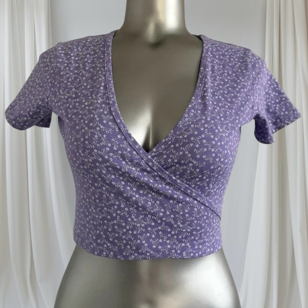2 for $30 🆕Wrap  Around Crop Top - Picture 5 of 16